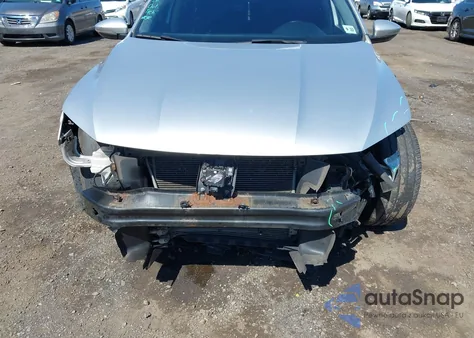 2017 Volkswagen Passat 1.8T R-Line z USA, uszkodzony, nr VIN 1VWDT7A34HC045895